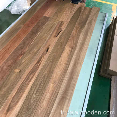 Plancher d&#39;ingénierie d&#39;eucalyptus australien avec la couleur de la nature